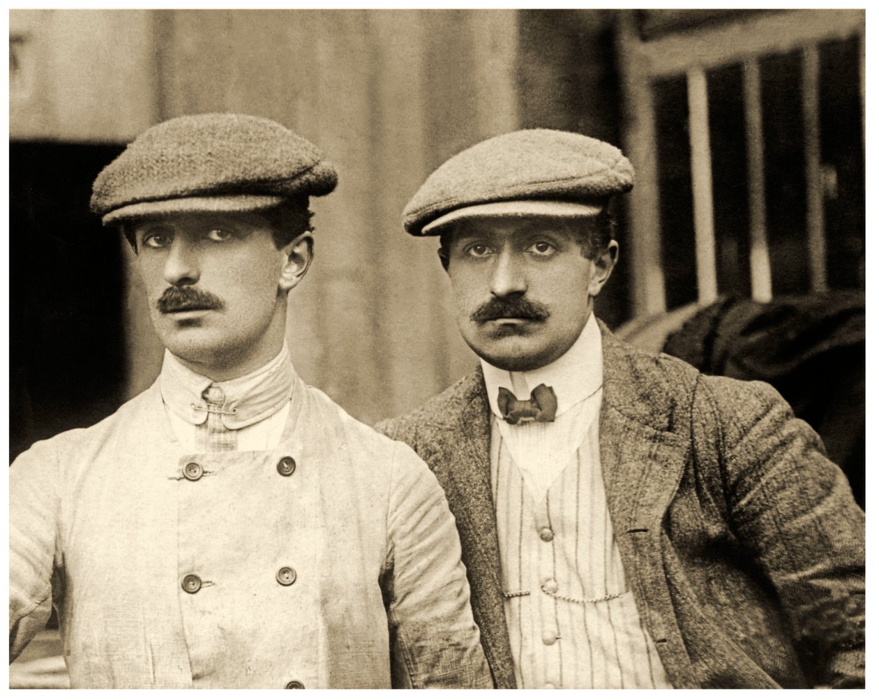 Portræt af Voisin Brothers, Paris, Frankrig. 1906 af Unknown