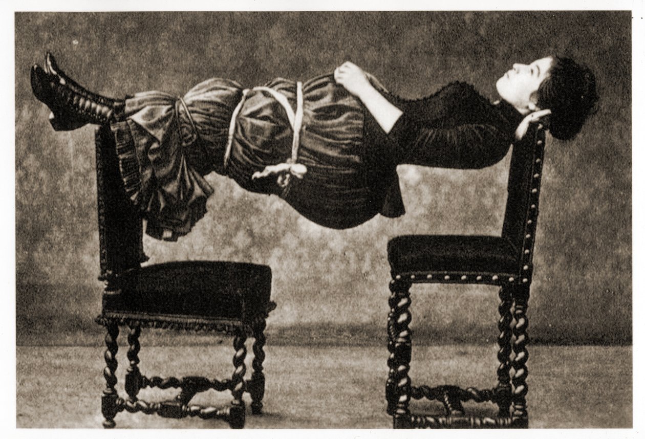 kvinde svævende, ca. 1890 af Unknown