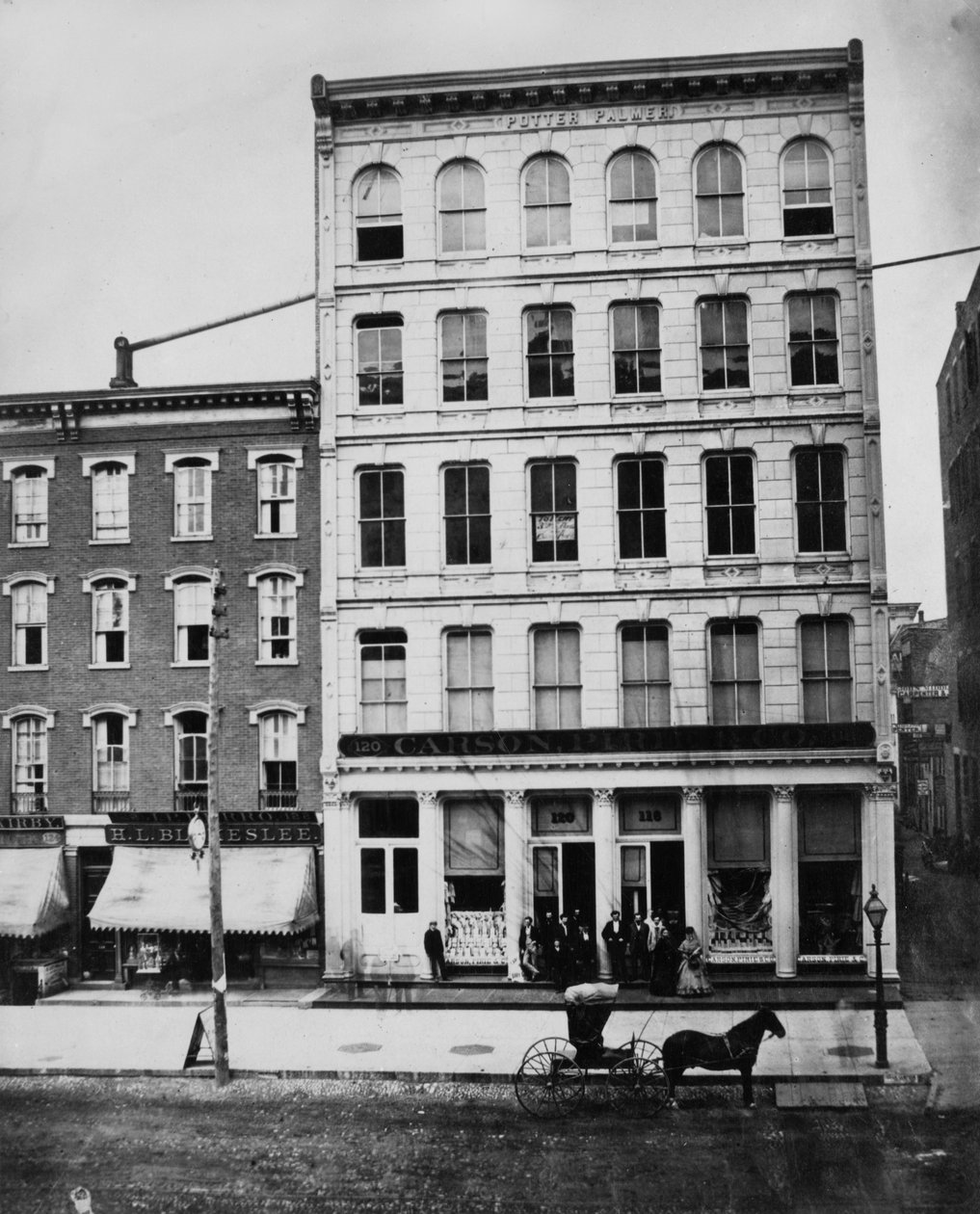 Carson Pirie Scott Building på 120-118 State Street, Chicago, ca. 1869 af American Photographer