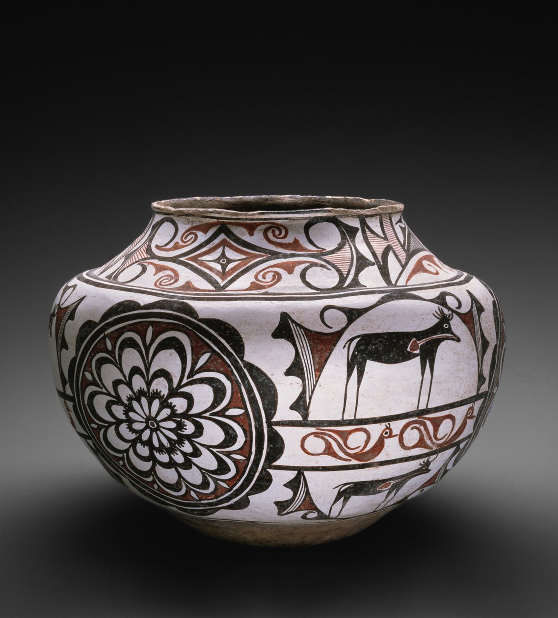 Zuni Pueblo krukke med hjorte, fugle og rosetter, 1880-85 (lertøj med polykrom slip-maleri) af American School
