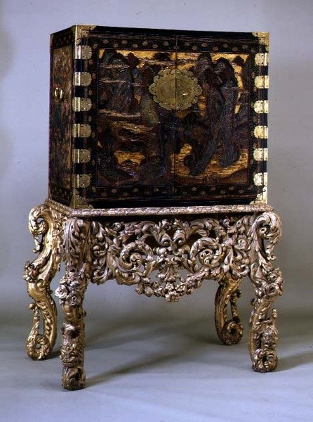 Kabinet på stander af forgyldt træ, ca.1680 (kabinet) af Dutch School