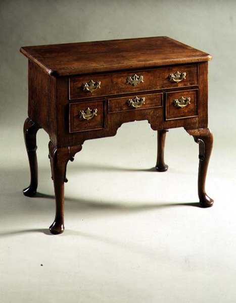 Lowboy, ca.1710 (valnød) af English School