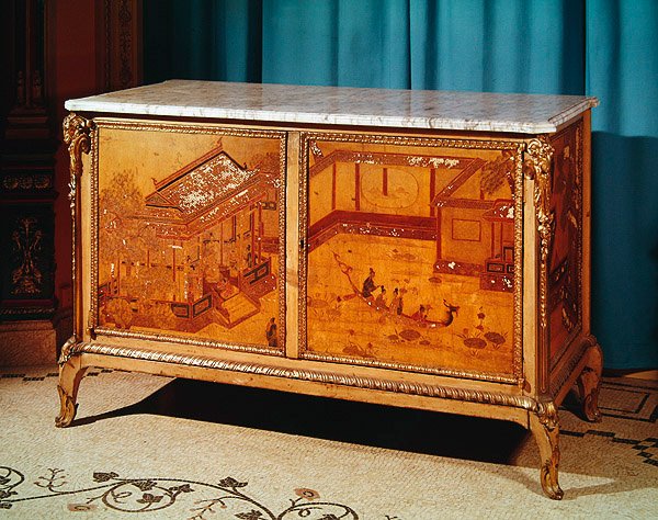 Kommode med dobbelt panel, signeret Joseph 1772 (forgyldt træ) af French School