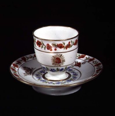 Kop og underkop med emblemer fra revolutionen, Sevres fabrik (porcelæn) af French School