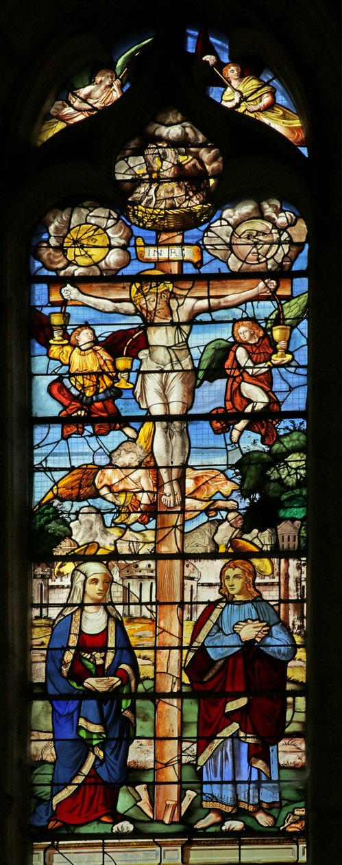 Vindue der viser korsfæstelsen med sol, måne, Johannes, jomfru Maria, engle og kalk af French School