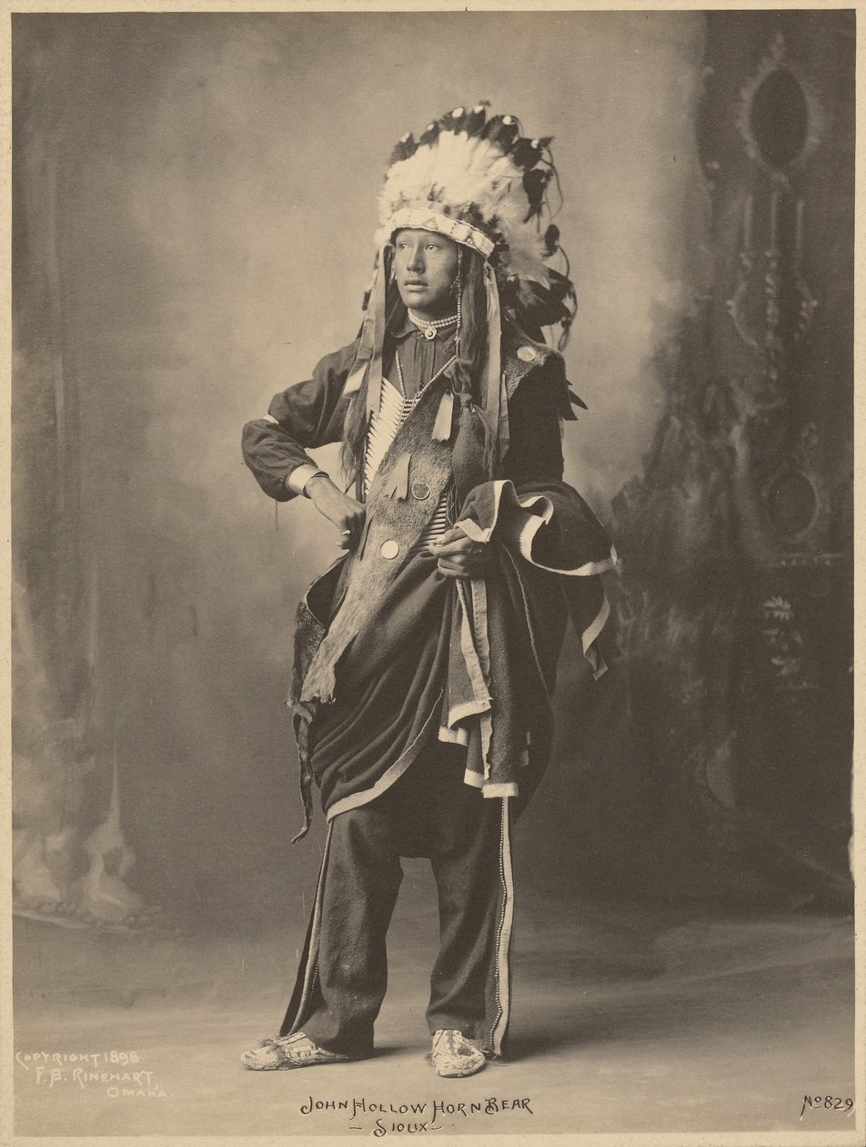 John Hollow Horn Bear, Sioux af Adolph F. Muhr