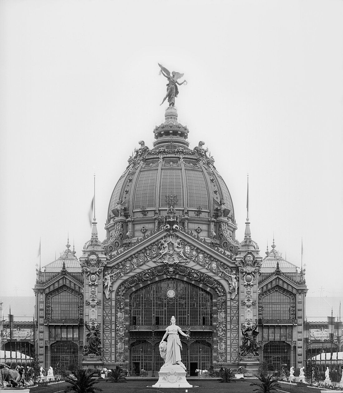 Udsigt over Central Dome, Verdensudstilling, Paris, 1889 af Adolphe Giraudon