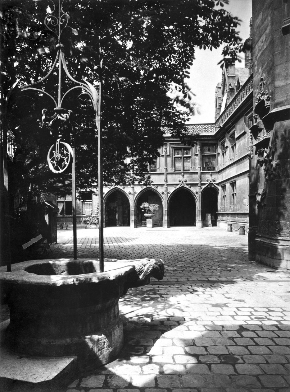 Cluny Hotel set fra gården, Paris af Adolphe Braun