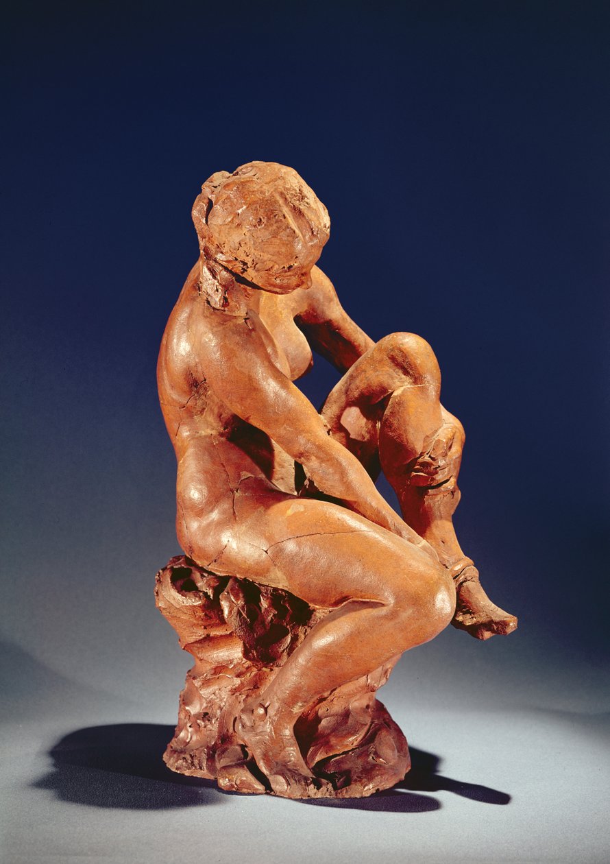 Kvinde tager sine strømper af, ca. 1870 (terracotta) af Aime Jules Dalou