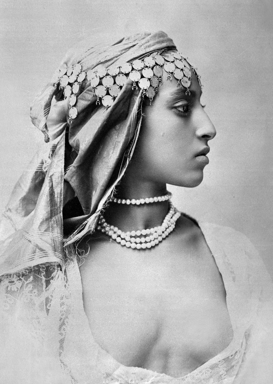Ung algerisk kvinde, ca. 1890-1900 (s/h-foto) af Alexandre Leroux