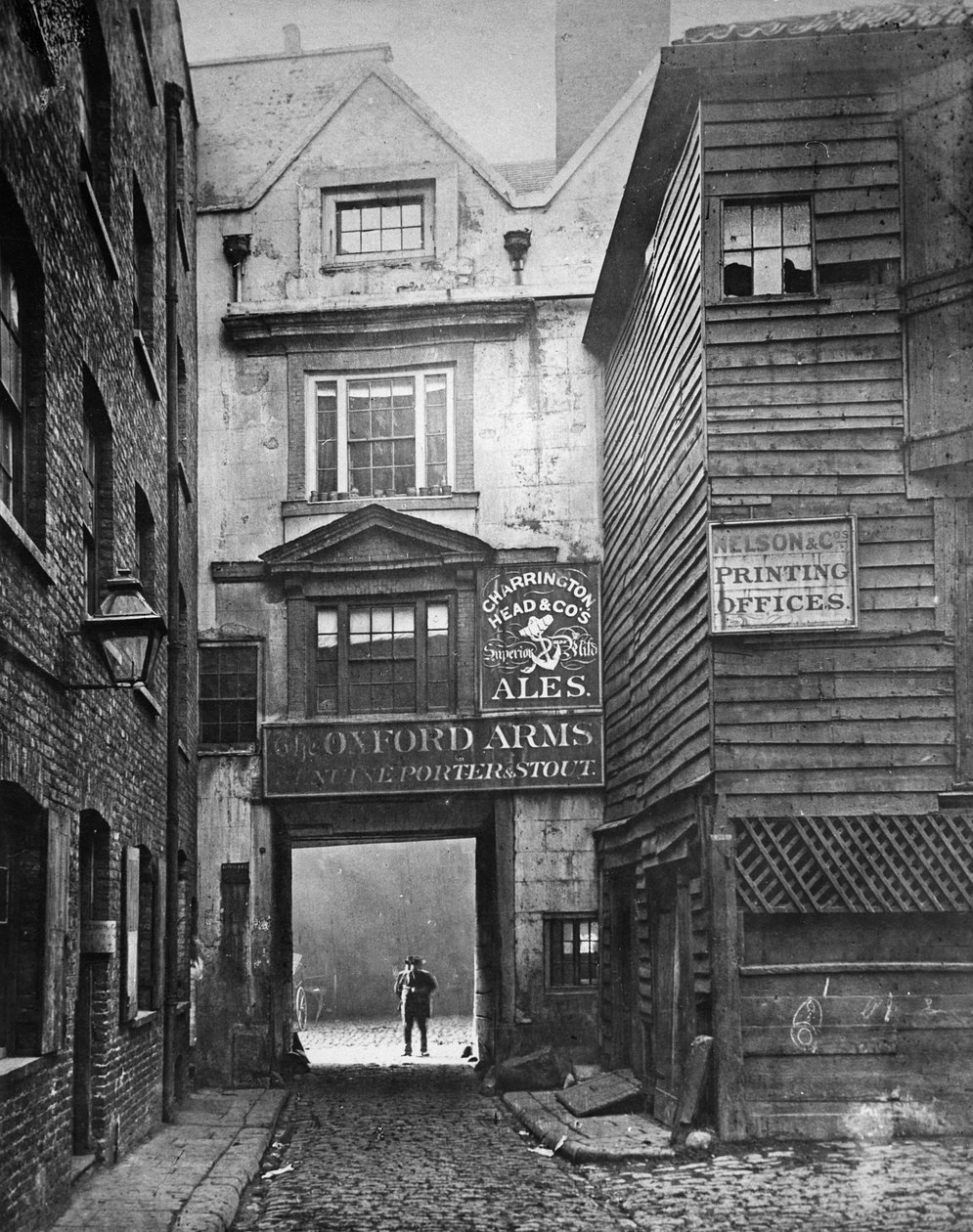 The Oxford Arms, Warwick Lane, 1875 af Alfred and John Bool