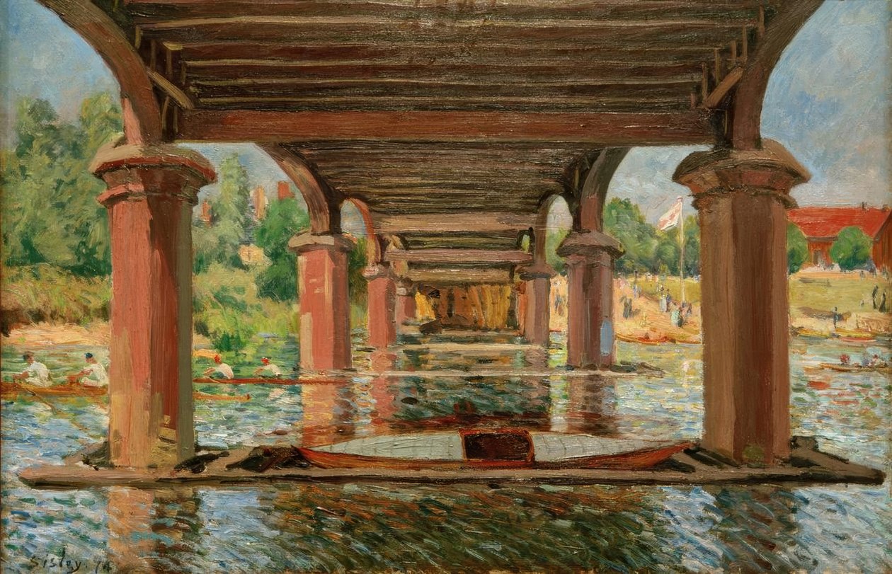 Under Hampton Court Bridge af Alfred Sisley