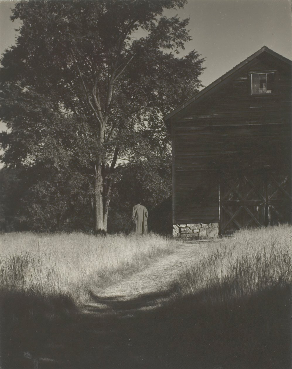 Barn, Lake George, 1936. af Alfred Stieglitz