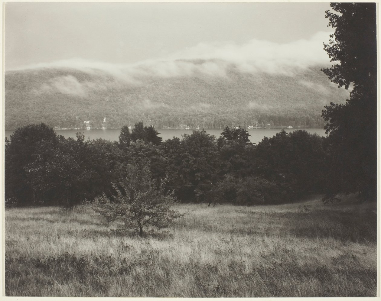 Lake George fra bakken af Alfred Stieglitz