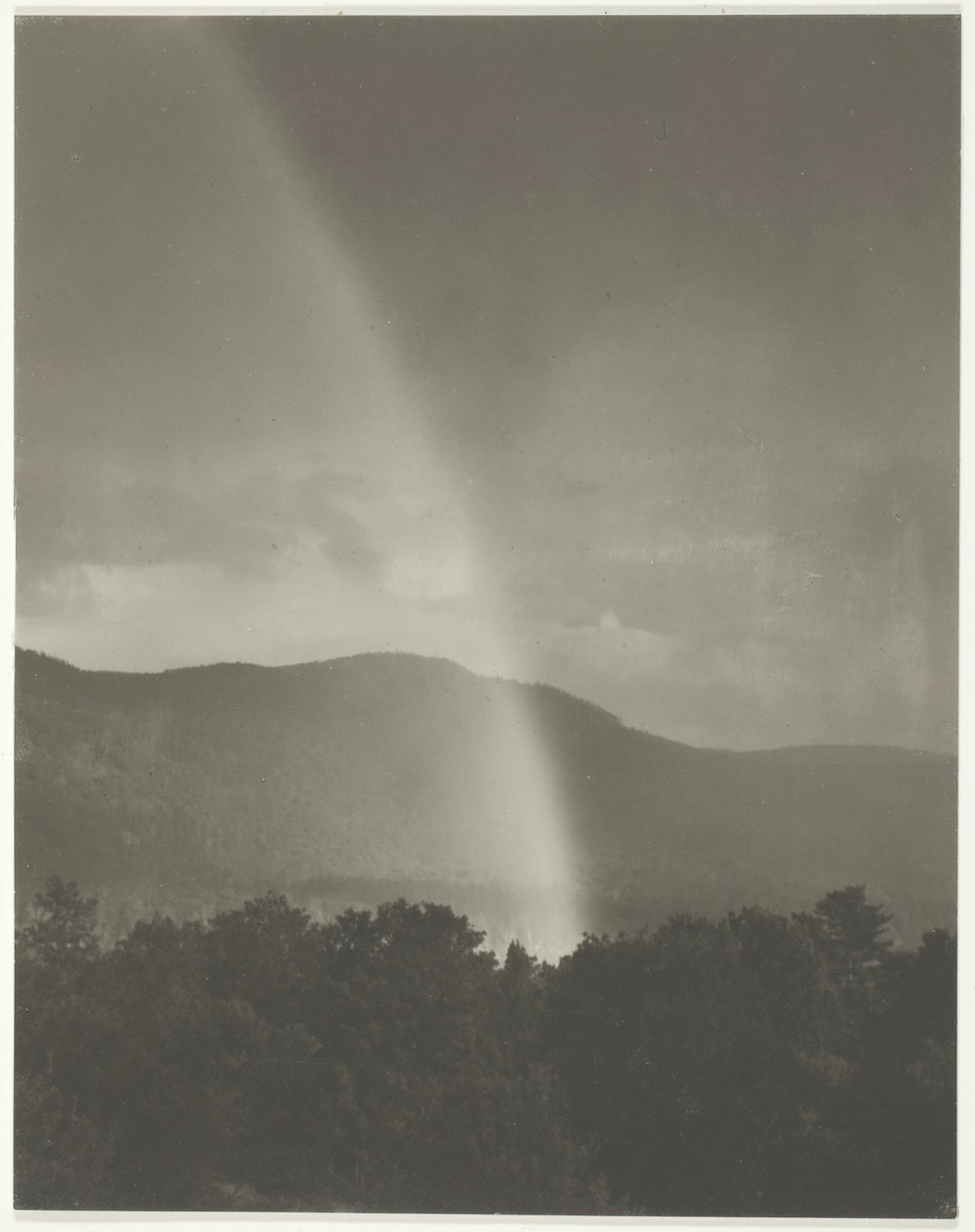 Regnbue, 1920. af Alfred Stieglitz
