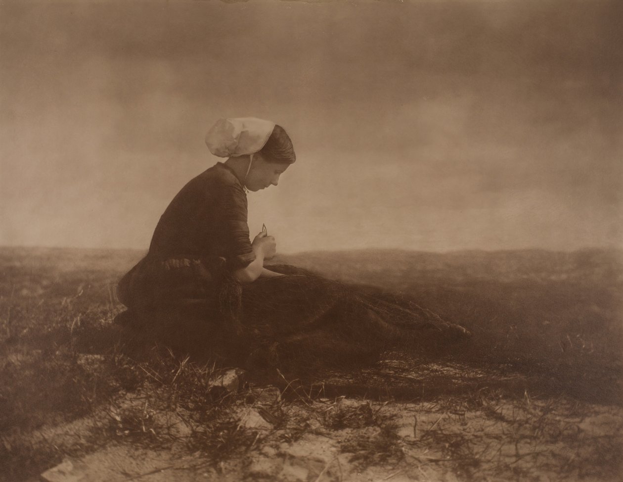 The Net Mender, 1894. af Alfred Stieglitz