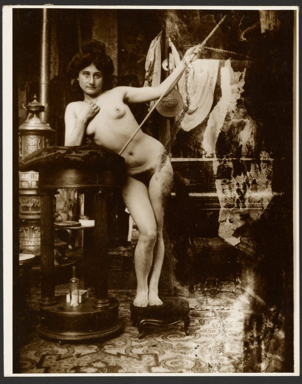 [Kvindelig nøgen med et spyd, Paris]. af Alphonse Maria Mucha