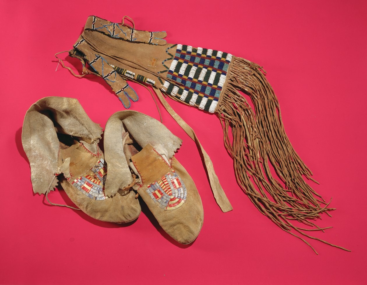 Mokkasiner og gamacher, Plains Indians, ca. 1820 (læder og perler) af American