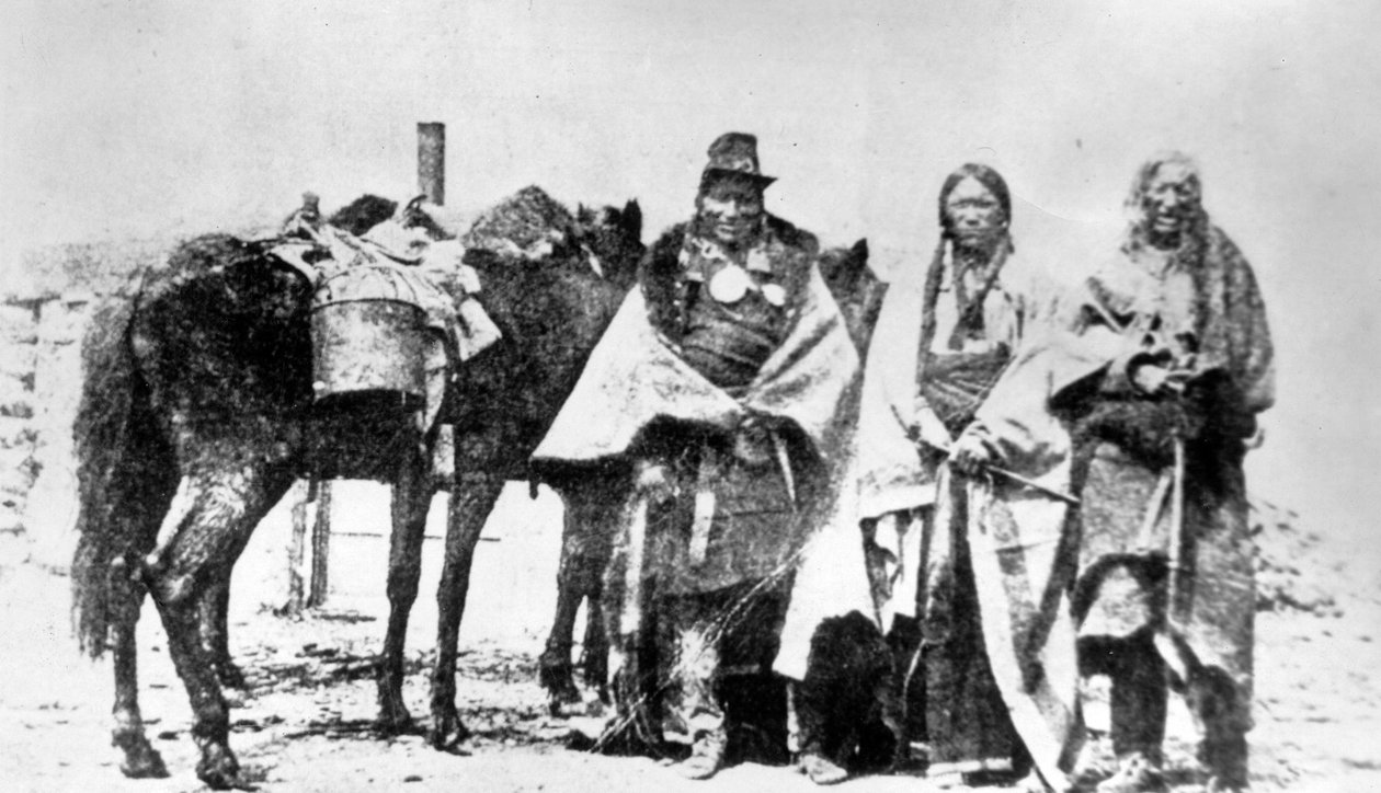 Cheyenne-høvdinge holdt som gidsler af general Custer for returneringen af fru Morgan og fru White af American Photographer