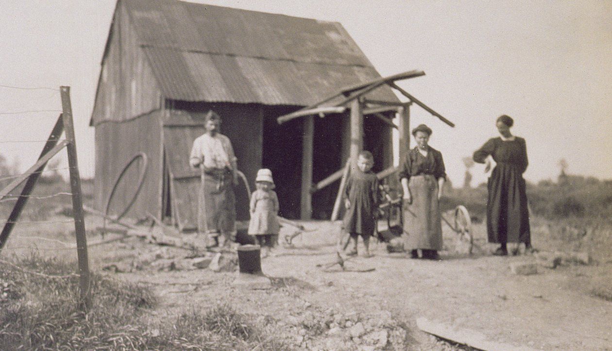 Børn og familier i Frankrig efter Første Verdenskrig, Lens, Pas-de-Calais, 1919 af American Photographer