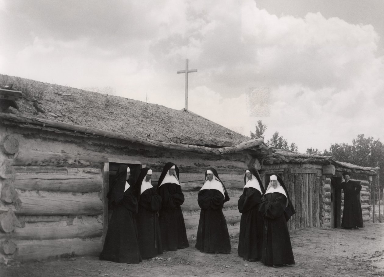 Nonner foran Saint Labre-missionen, Ashland, Montana af American Photographer
