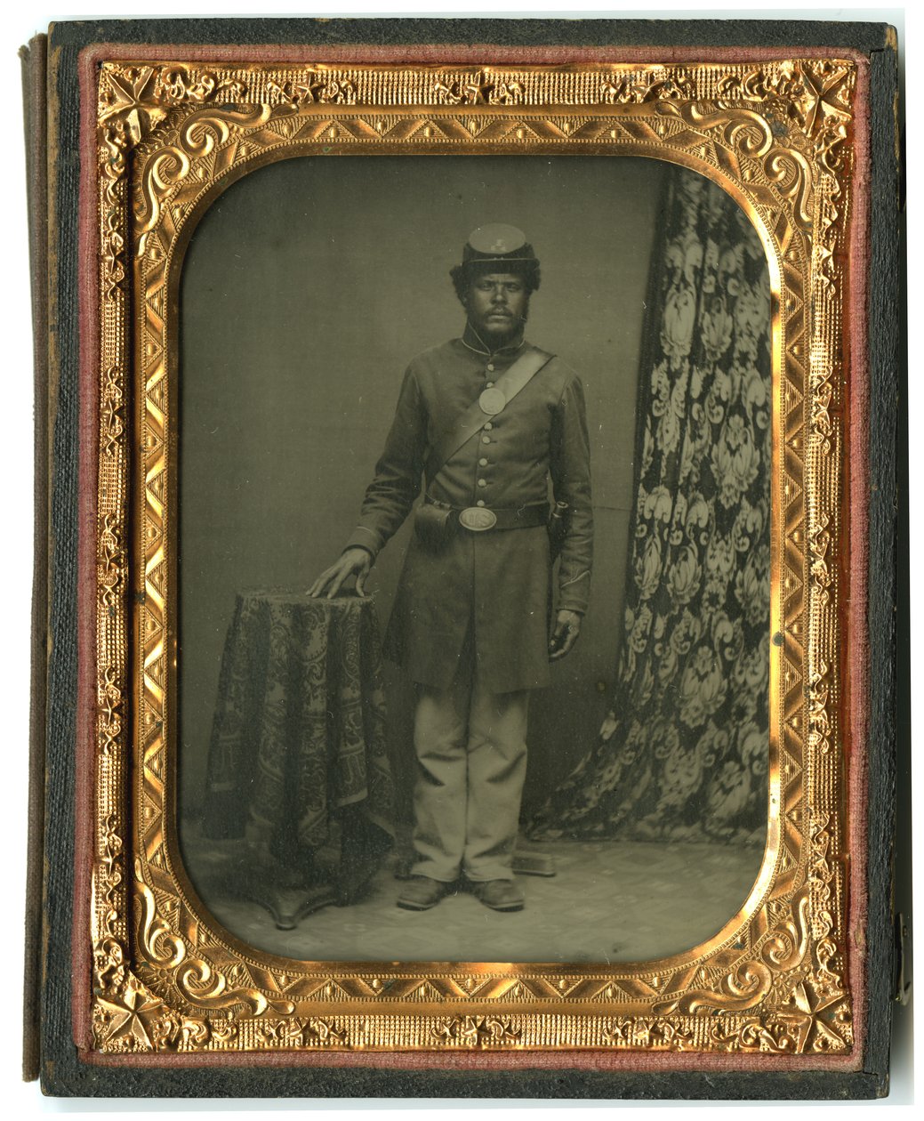 Portræt af sort soldat Private Co. I, 54th Mass. Infantry, ca. 1863 (ambrotypebillede) af American Photographer