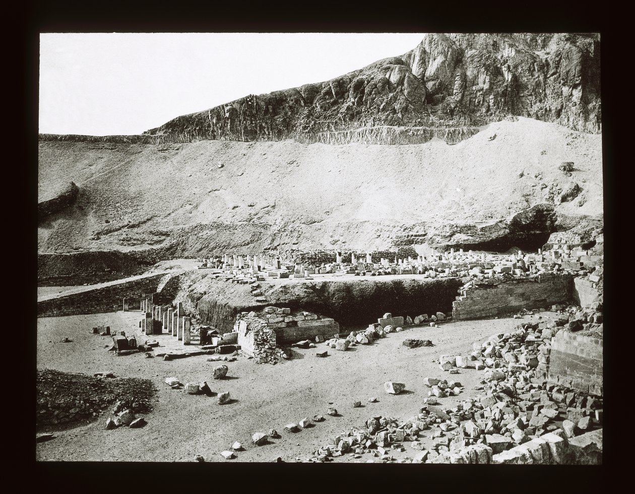 Menthu-Hotep-templet, Deir El-Bahri (lanternerutsjebane) af American Photographer