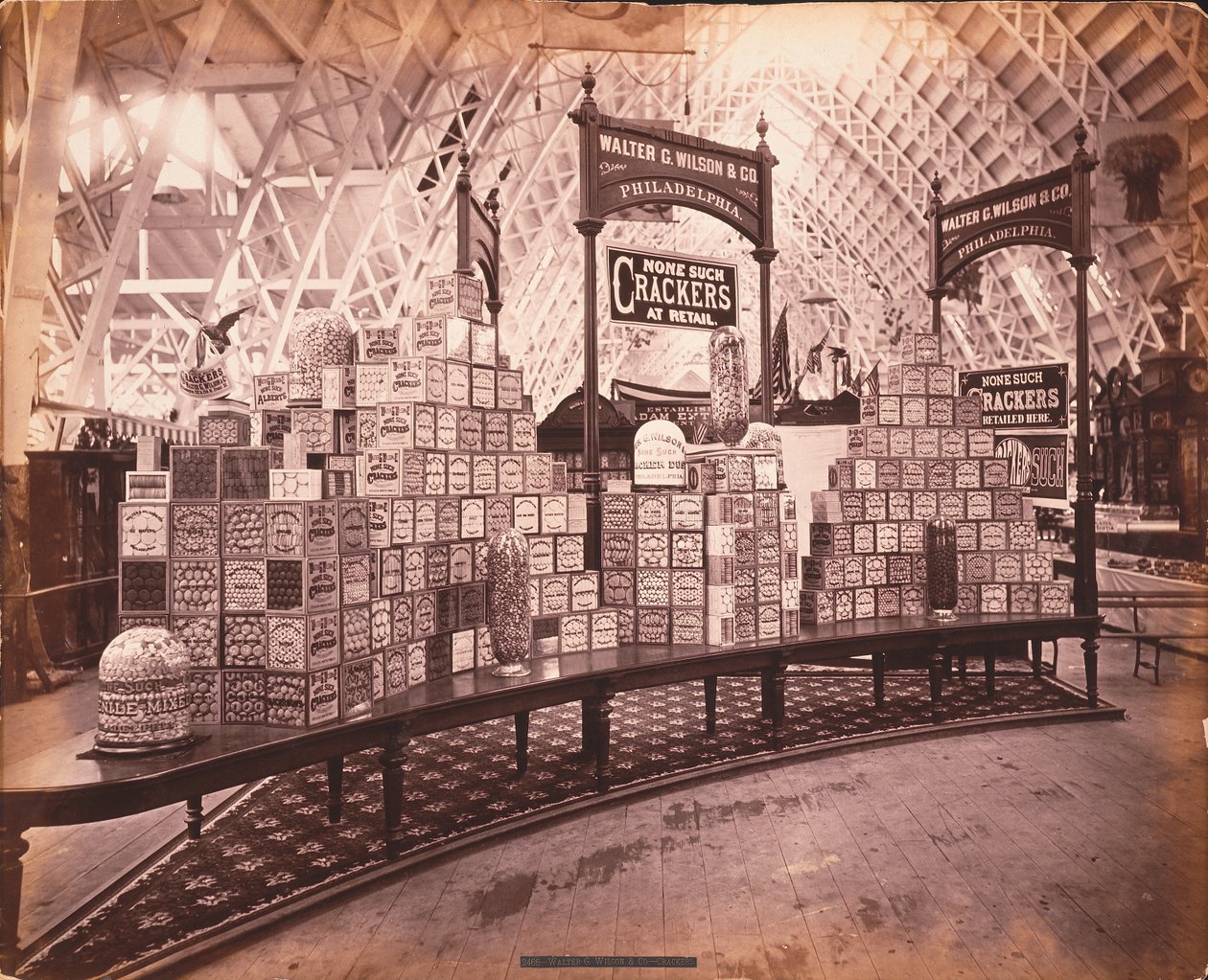 W.G. Wilson und Co.s udstilling - Walter G. Wilson und Co. Crackers, Agricultural Hall, Philadelphia, ca. 1876 (albumenprint) af American Photographer