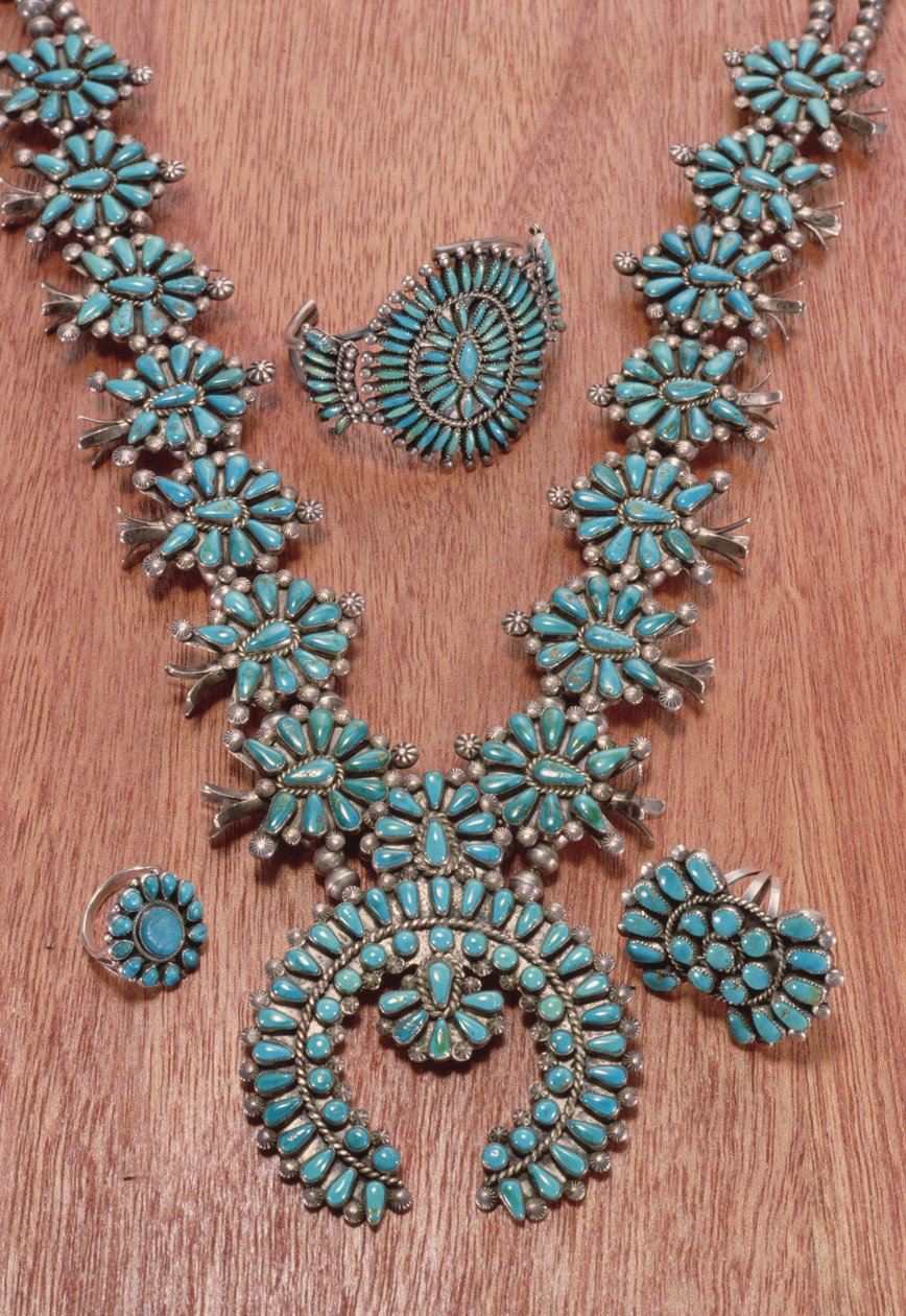 Navajo halskæde, armbånd og ringe (sølv og turkis) (se også 229251) af American School