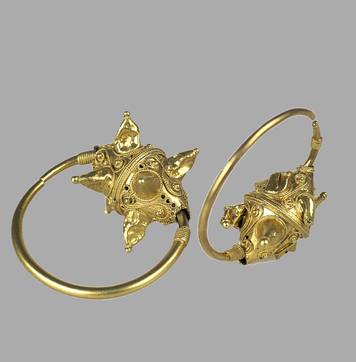 Guldvedhæng Kolt, 11.-12. århundrede af Ancient Russian Art
