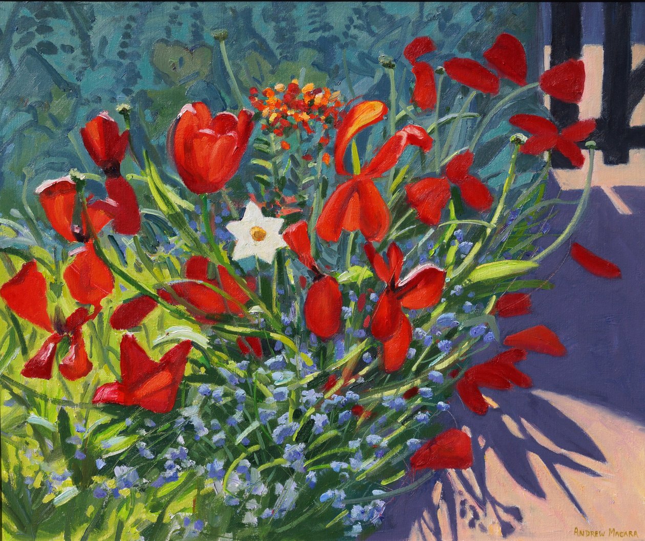 Tulipaner ved porten, 2017, af Andrew Macara