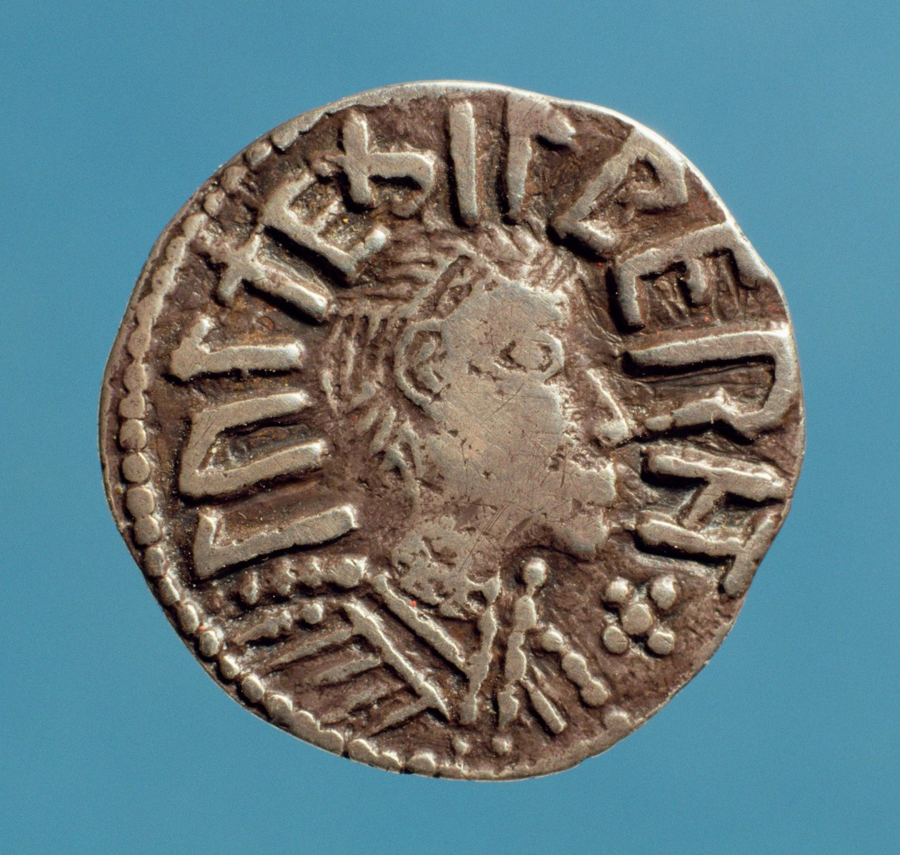 Penny (forside) af Aethelberht (d.794) angelsaksisk konge af East Anglia. (sølv) af Anglo Saxon