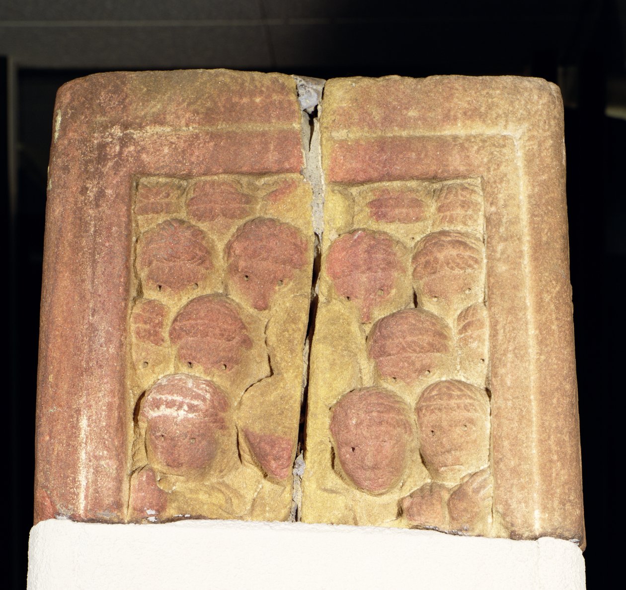 Rothbury Cross skaftfragment, der viser en menneskemængde, 800-850 e.Kr af Anglo Saxon