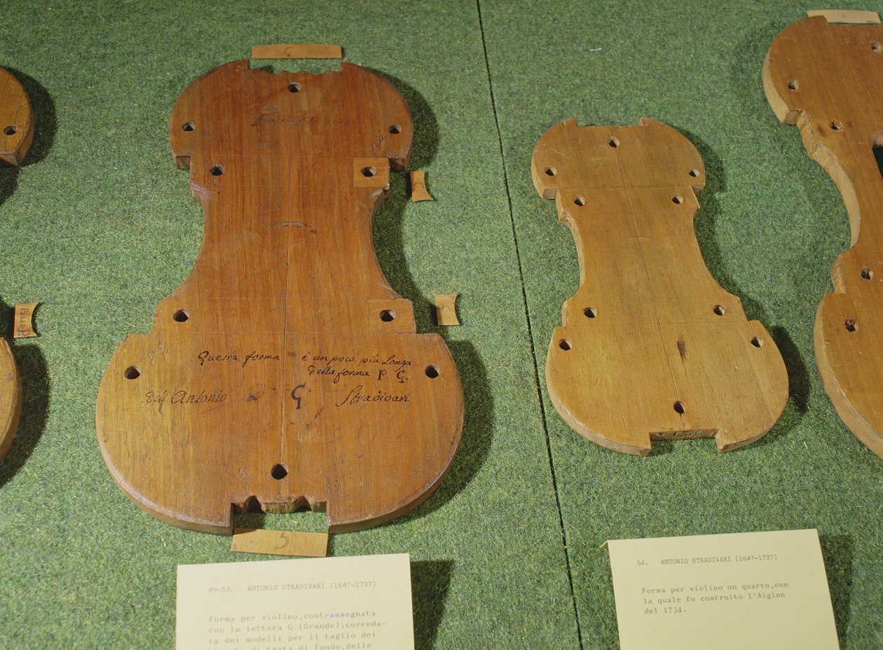 Violinformer (træ) af Antonio Stradivari