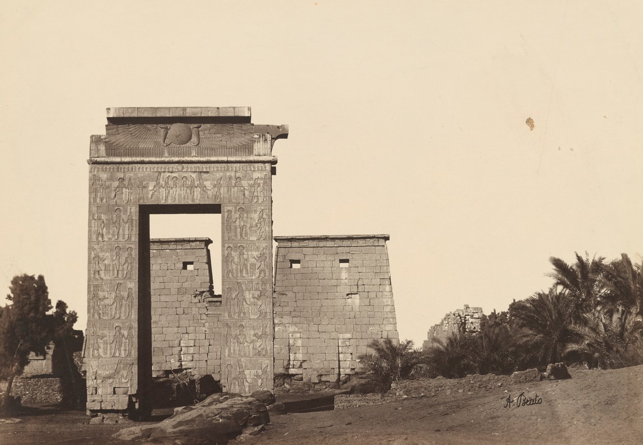 Karnak: Port of Khonsu af Antonio Beato