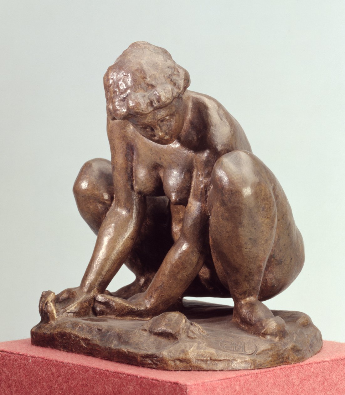 Krøjende kvinde, 1900-02 (bronze) af Aristide Maillol