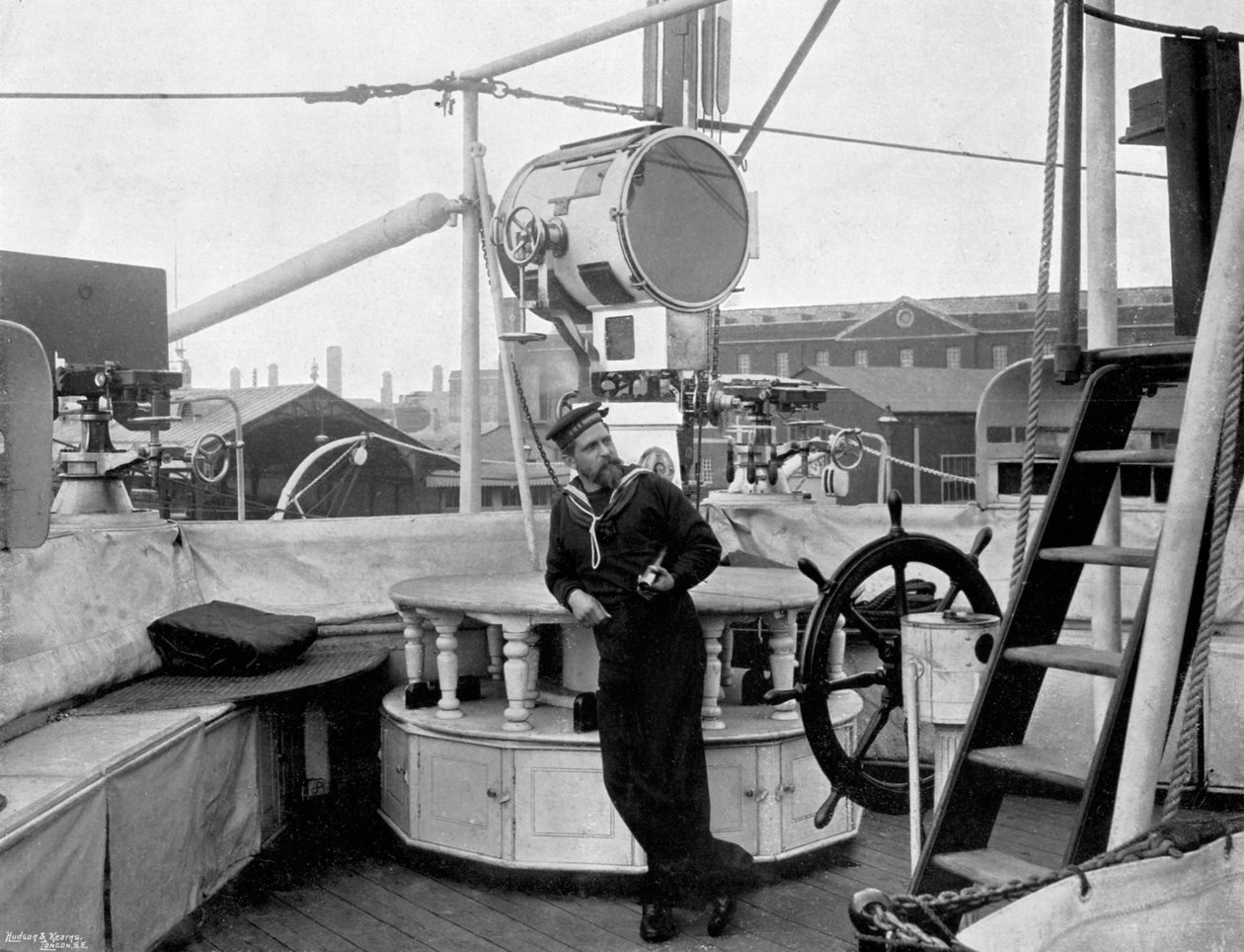 Et holofot ombord på HMS Imperieuse, 1896 af Arthur Debenham