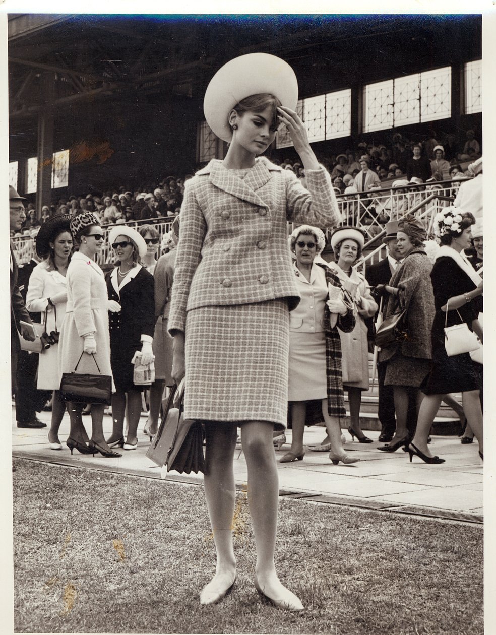 Jean Shrimpton (f.1942) ved Melbourne Cup i 1965 af Australian Photographer
