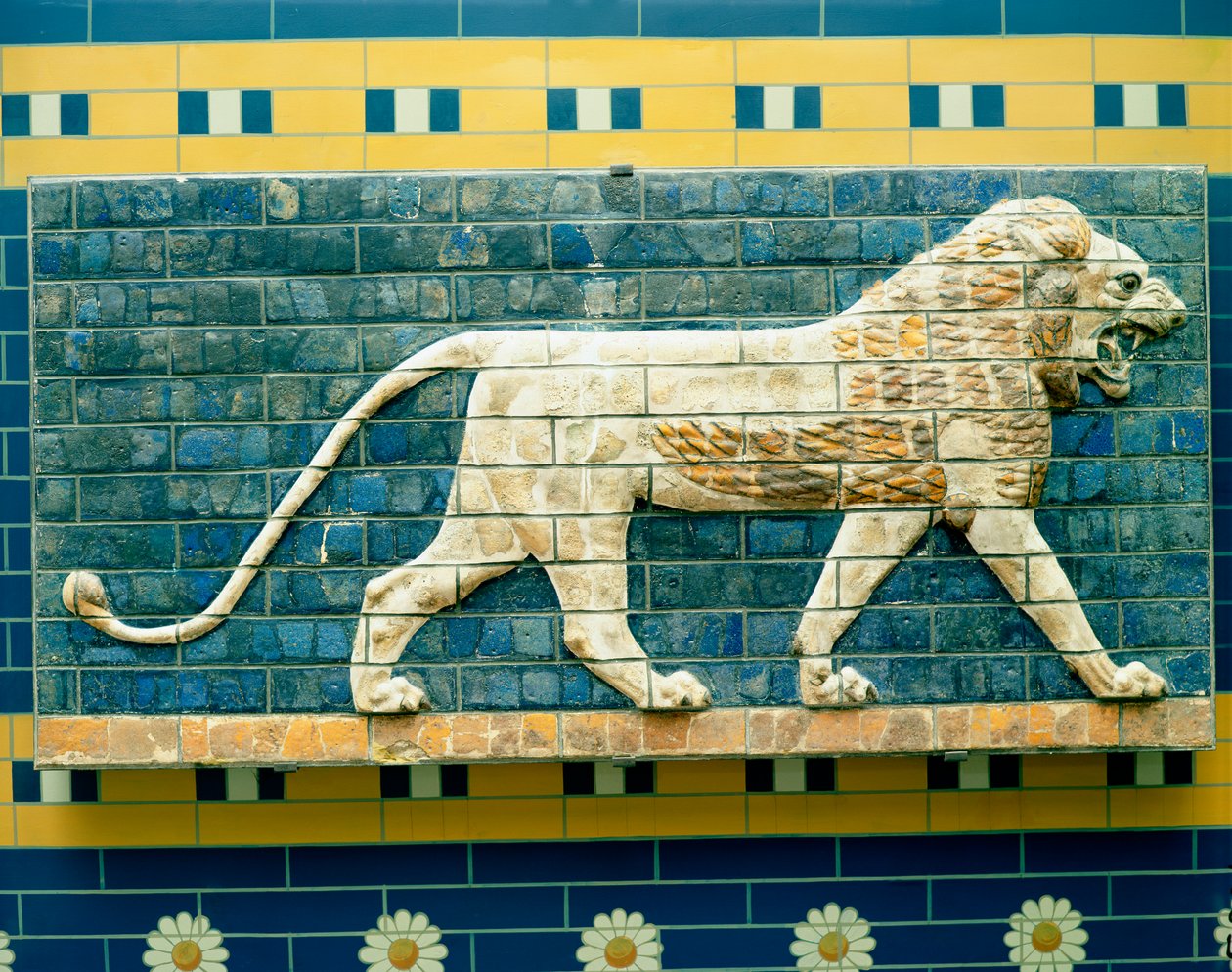 Løve, der repræsenterer Ishtar, fra Babylon, 625-539 f.Kr. (emaljerede mursten) af Babylonian