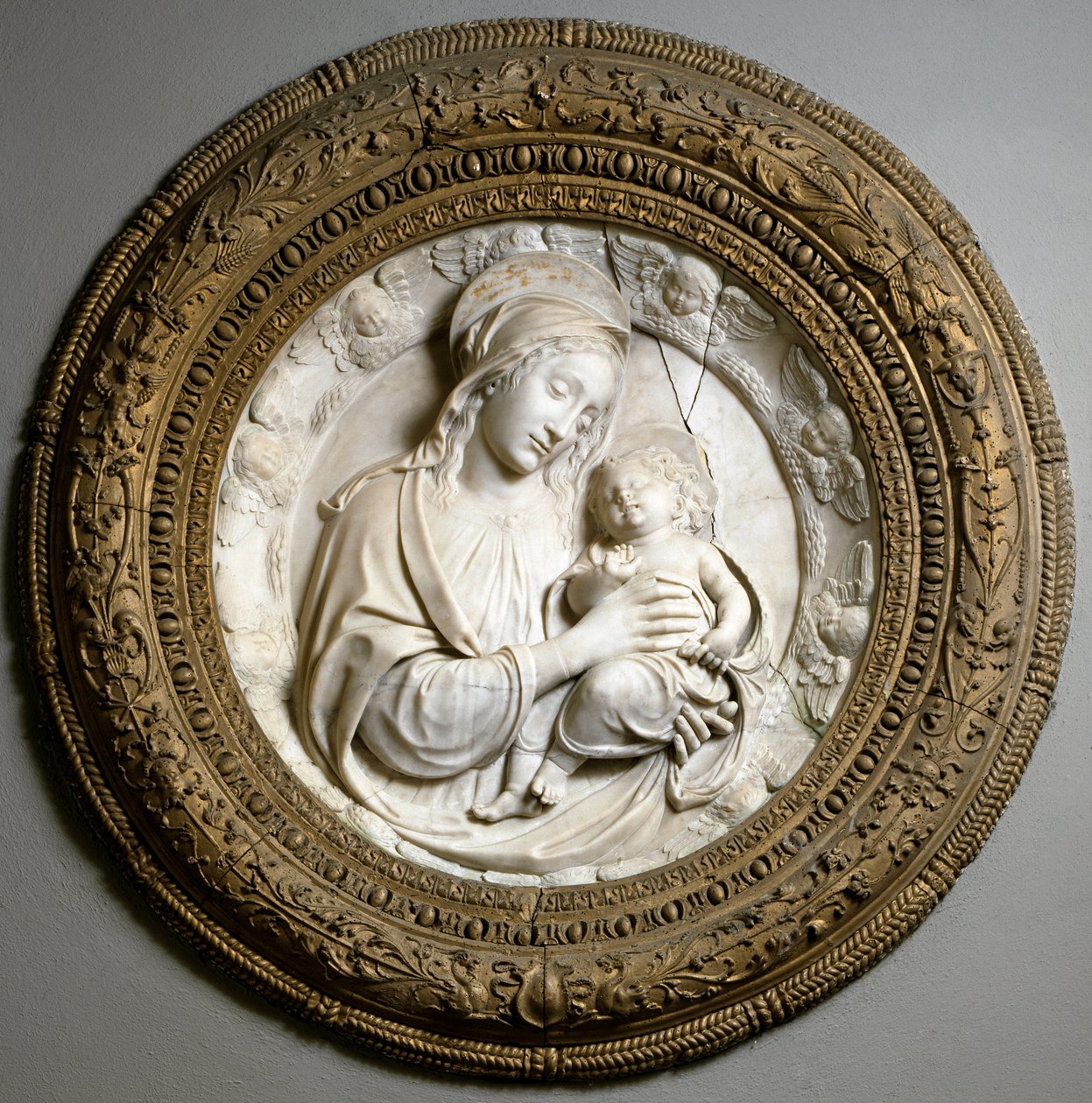 Jomfru og Barn. Skulptur af Benedetto da Maiano