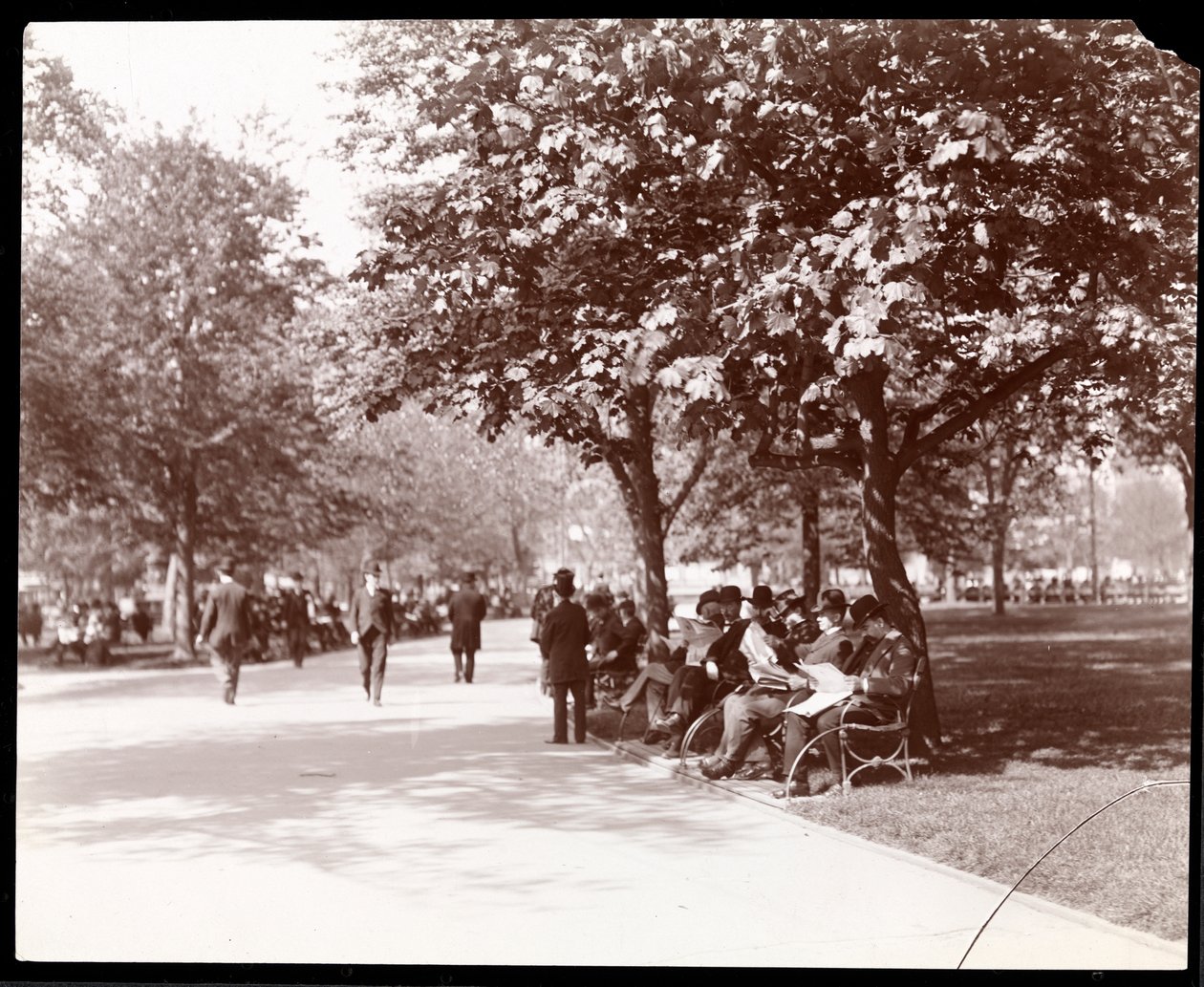 Mænd på parkbænke på Union Square, New York, ca. 1903 (sølv gelatinetryk) af Byron Company