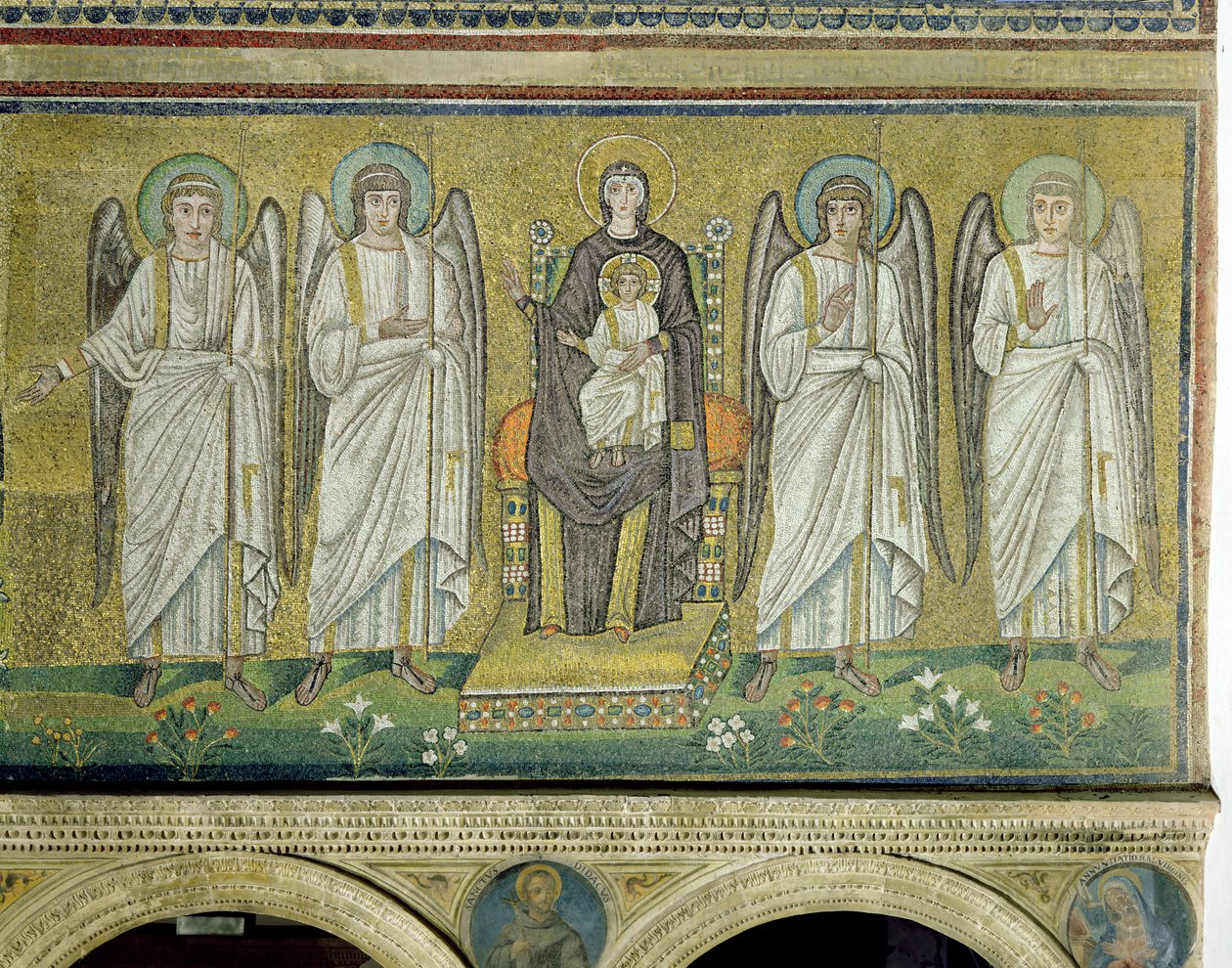 Madonna og barn tronet og flankeret af engle (mosaik) af Byzantine School