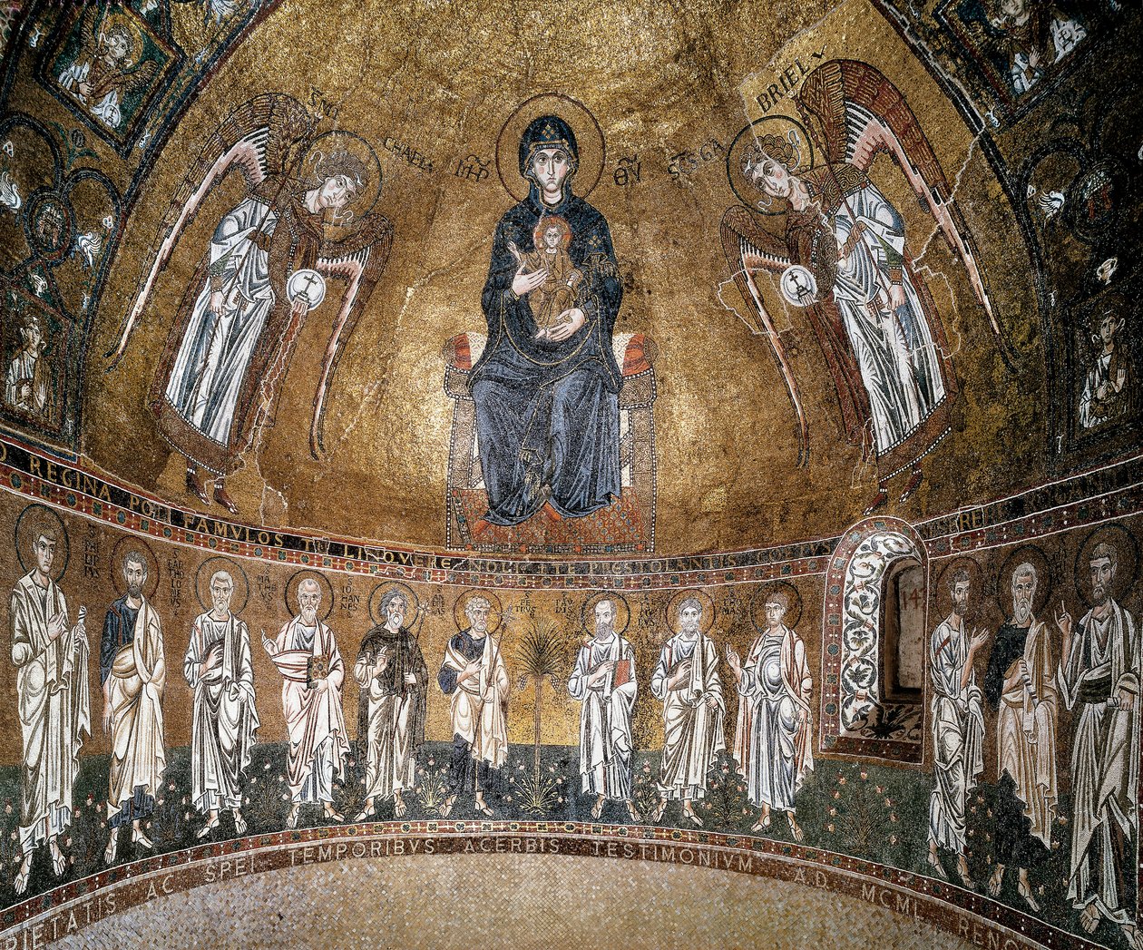 Tronet jomfru med ærkeengle og apostle (mosaik) af Byzantine School