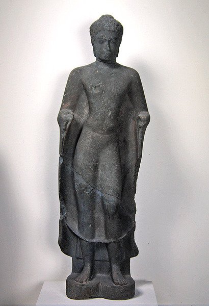 Buddha fra Vat Romlok, Angkor Borei (sandsten) af Cambodian School