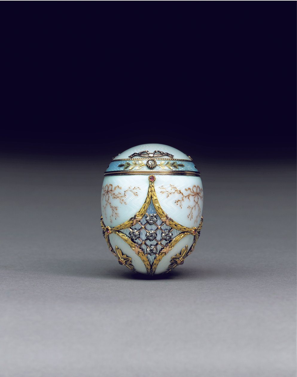 Sjælden juvelbesat tofarvet ægbonbonnière, 1896-1908 af Carl Fabergé