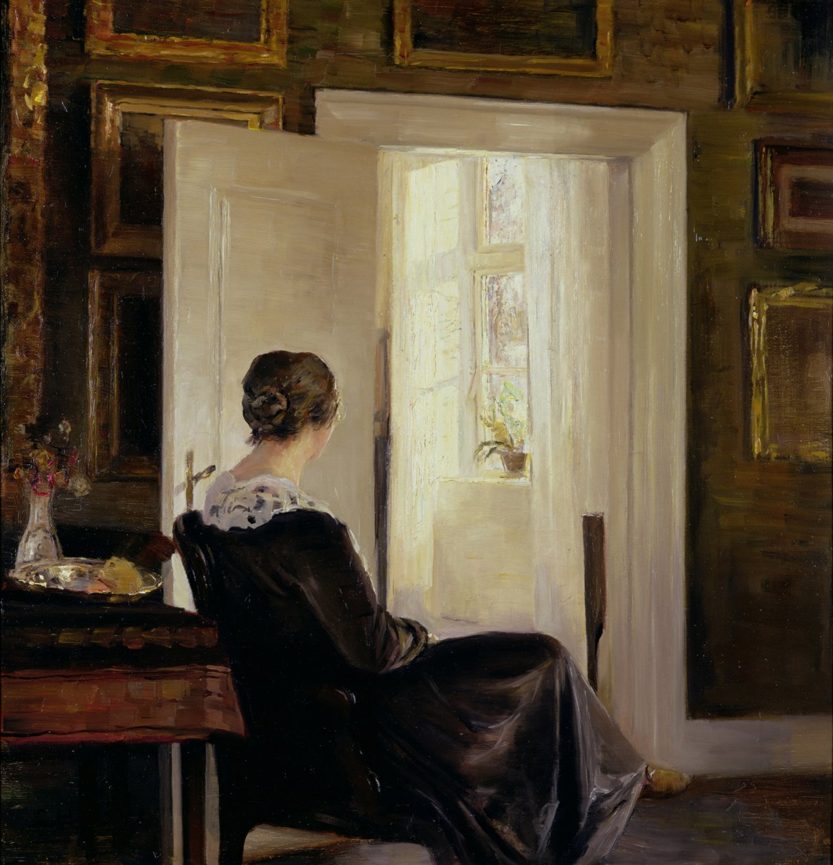 En kvinde sad ved en dør af Carl Holsoe