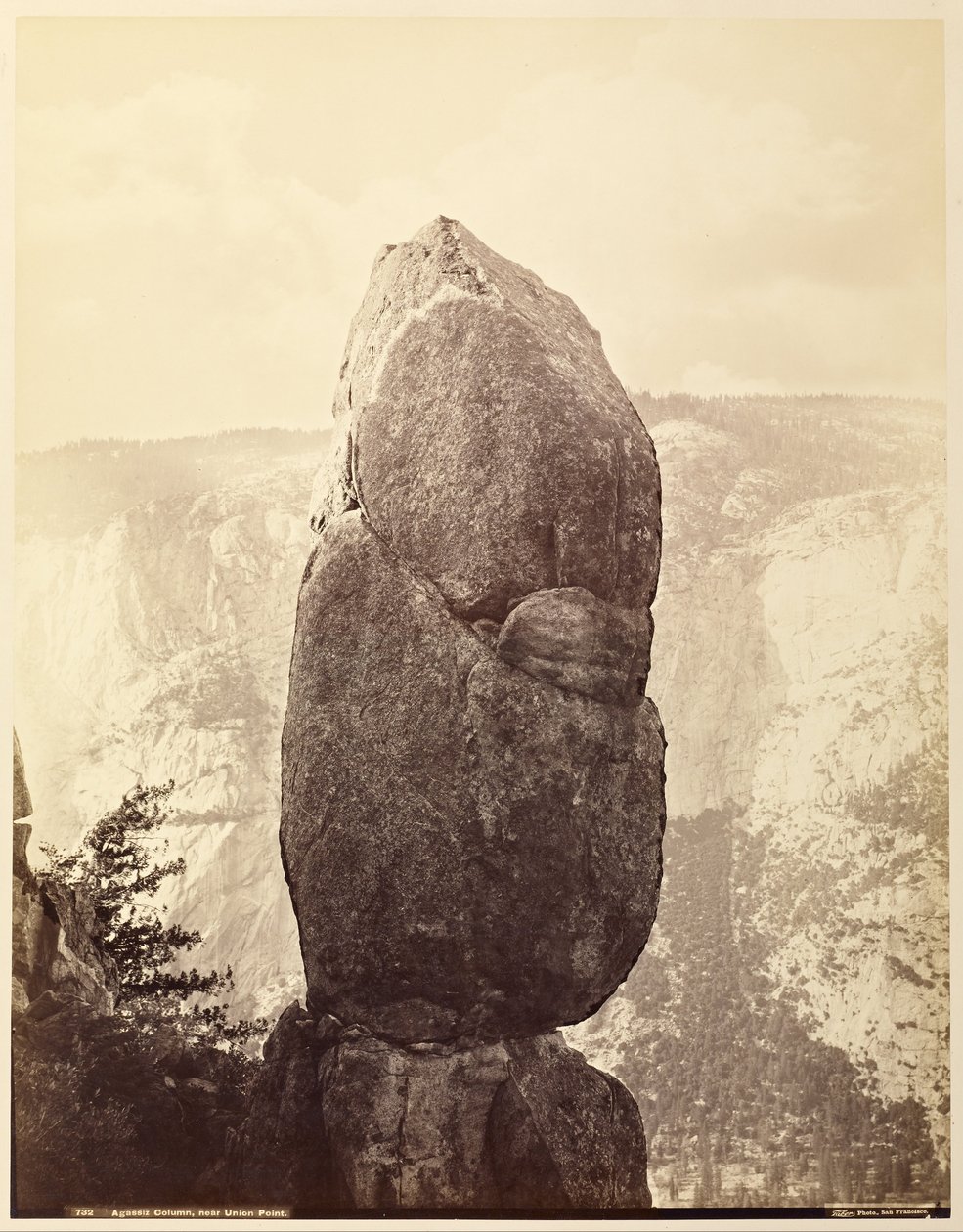 Agassiz -kolonne, nær Union Point af Carleton Watkins