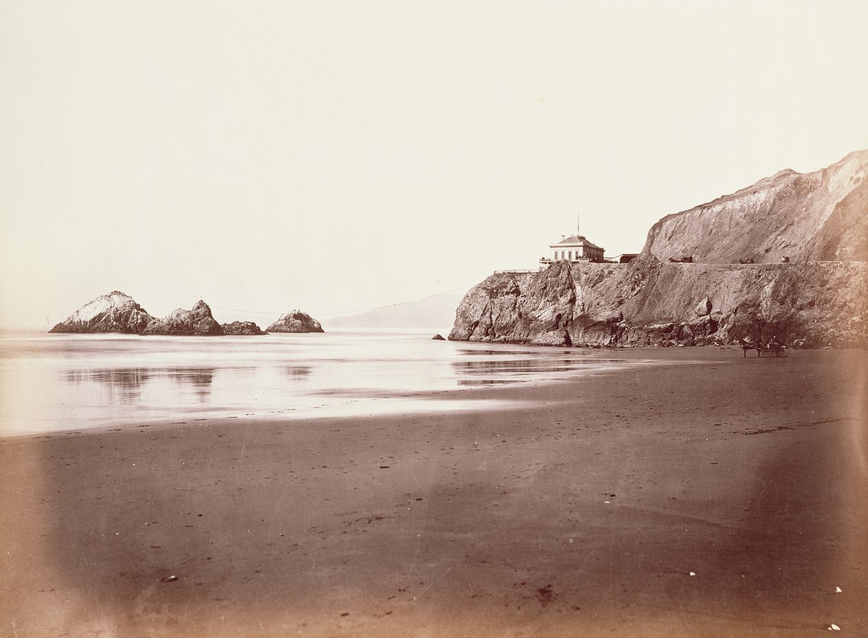 [The Cliff House from the Beach] af Carleton Watkins