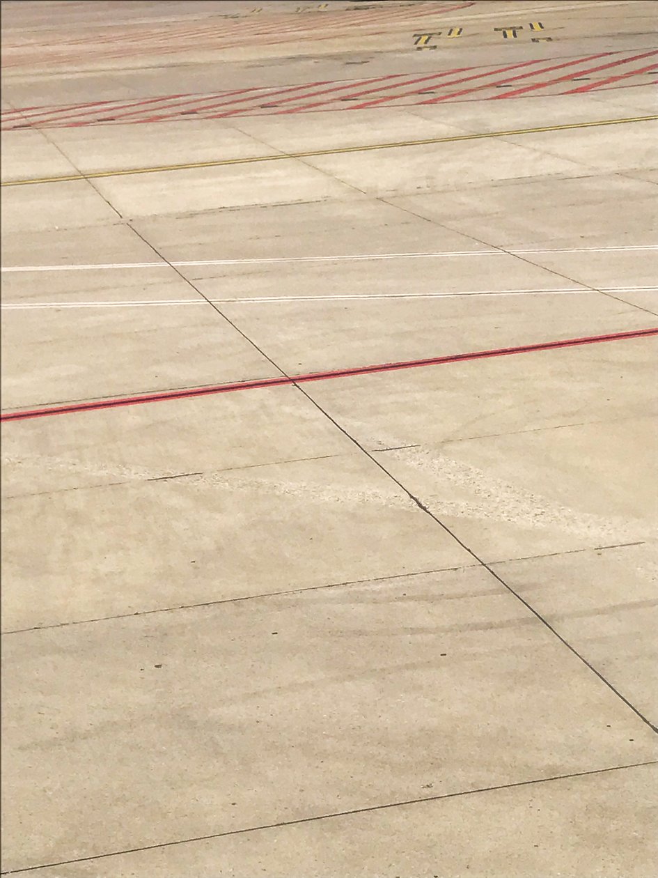 Komposition - Tarmac, 2019 (foto) af Cécile Jamet