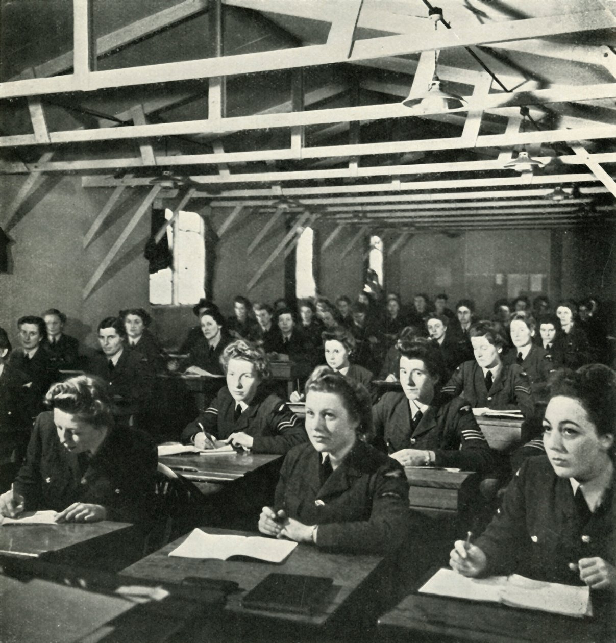 En eksamen vil følge, c1943. af Cecil Beaton